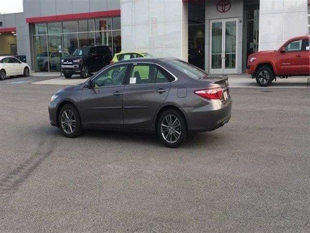 2017 Toyota Camry SE 4dr Sedan